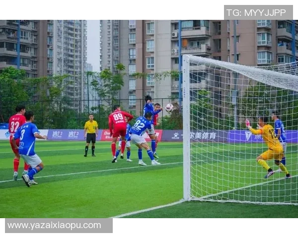 养乐多足球球星闪耀赛场展现拼搏精神引领团队创造辉煌时刻